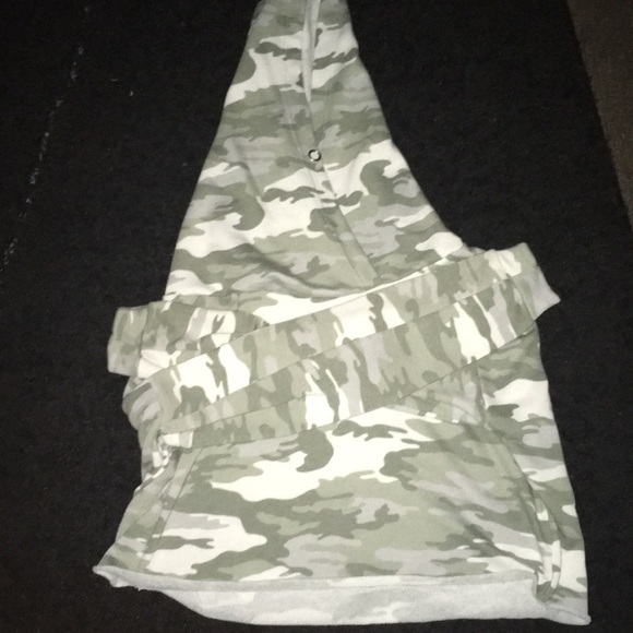 Rue 21 crop top hoodie - Picture 1 of 4